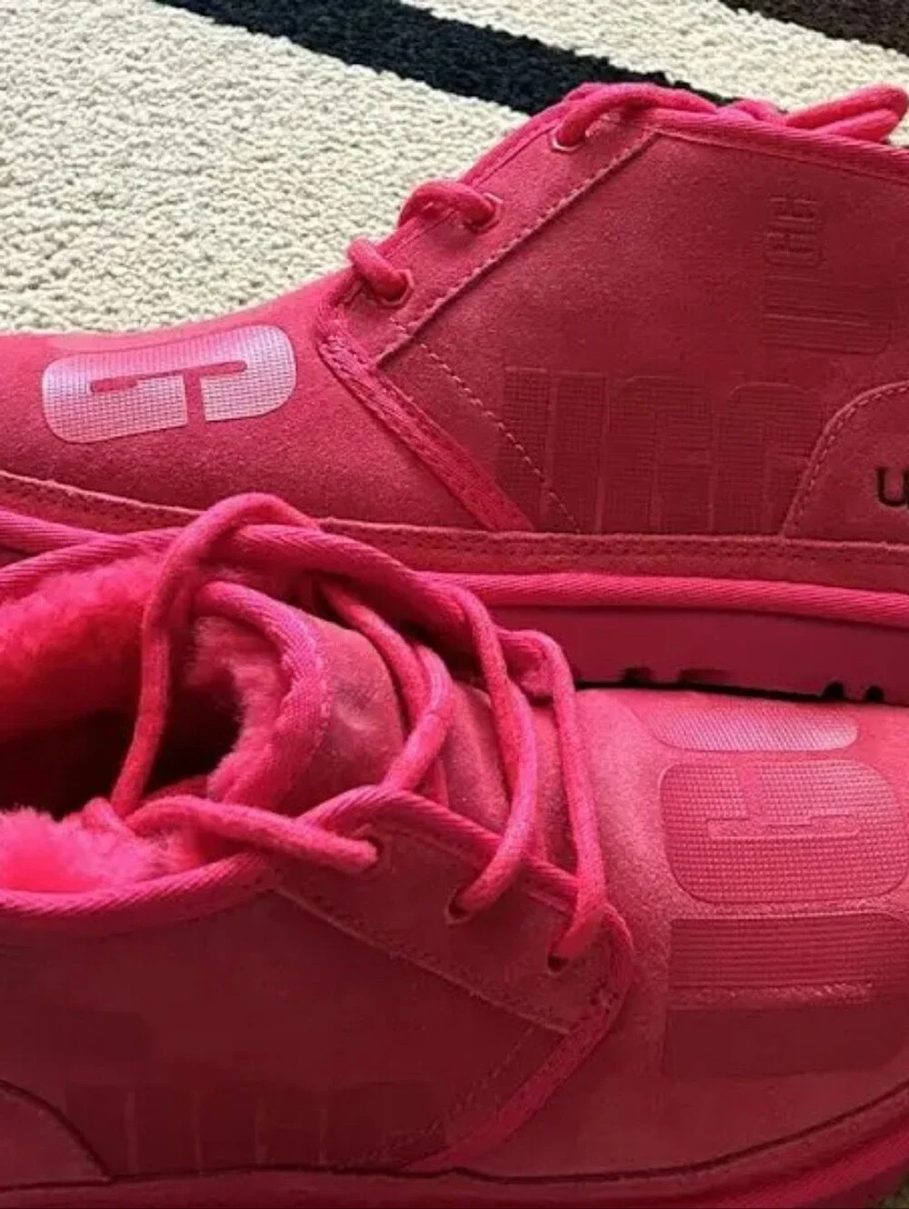BIG KIDS UGG NEUMEL II SCATTER GRAPHIC RASPBERRY BOOTS US SIZE 4Y= 6.5 Women